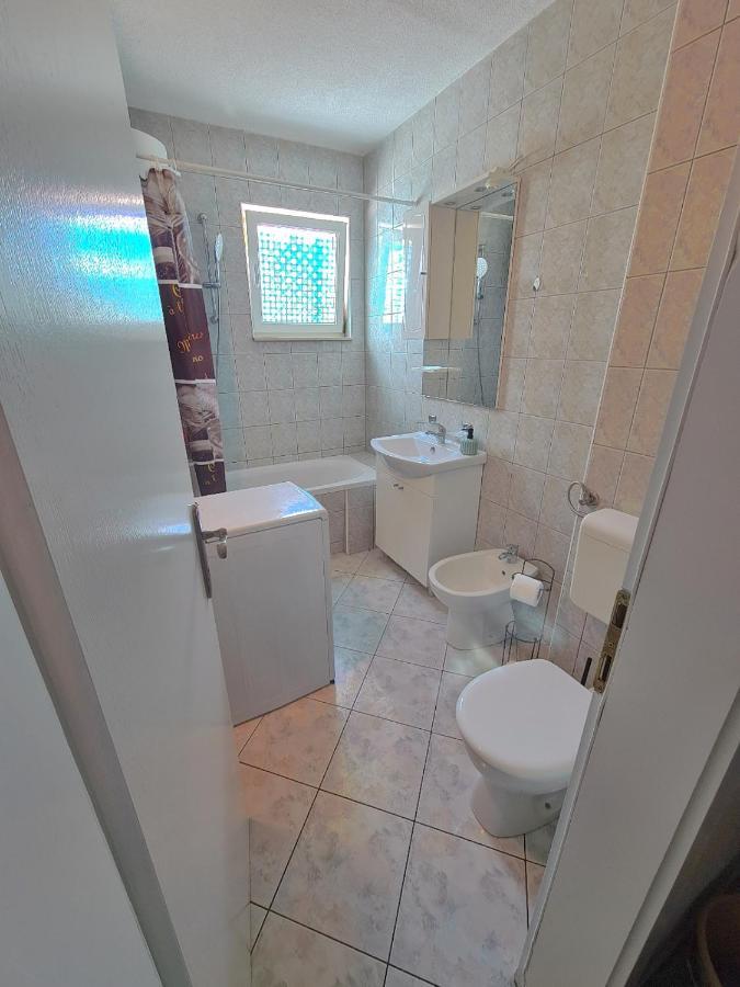 Apartment Three Roads Baska Voda Bagian luar foto