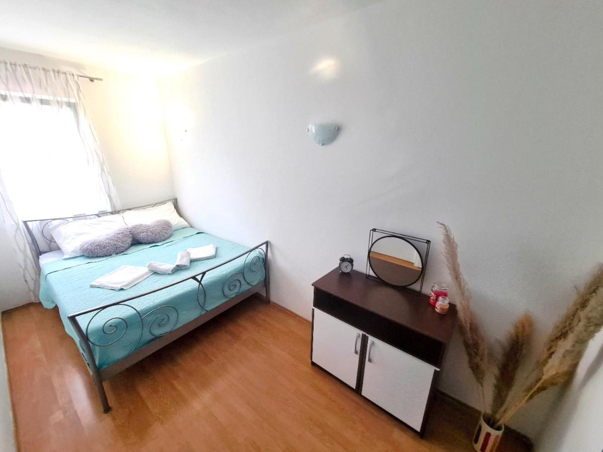 Apartment Three Roads Baska Voda Bagian luar foto