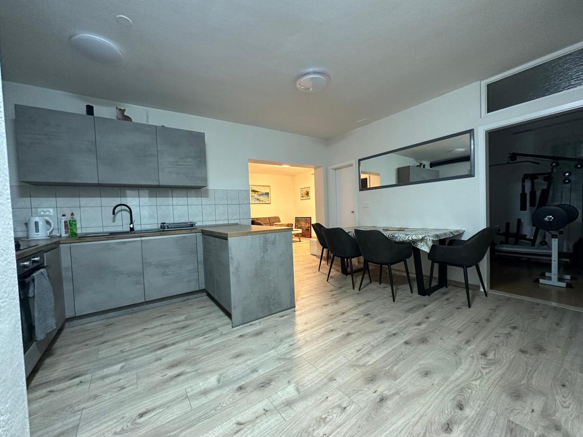 Apartment Three Roads Baska Voda Bagian luar foto